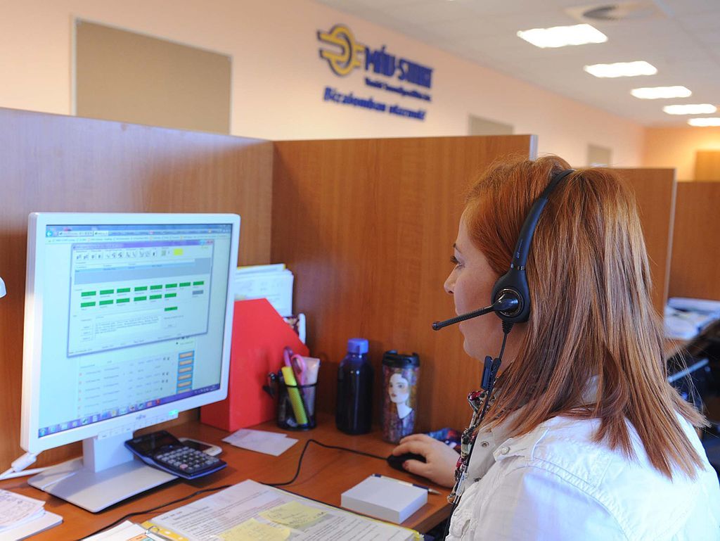 The pros and cons of verifying payments with risk operation analysts